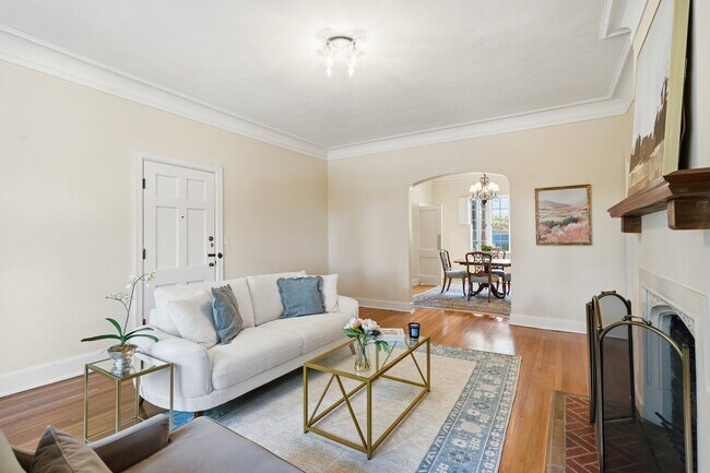 Building Photo - 3319 Pine St