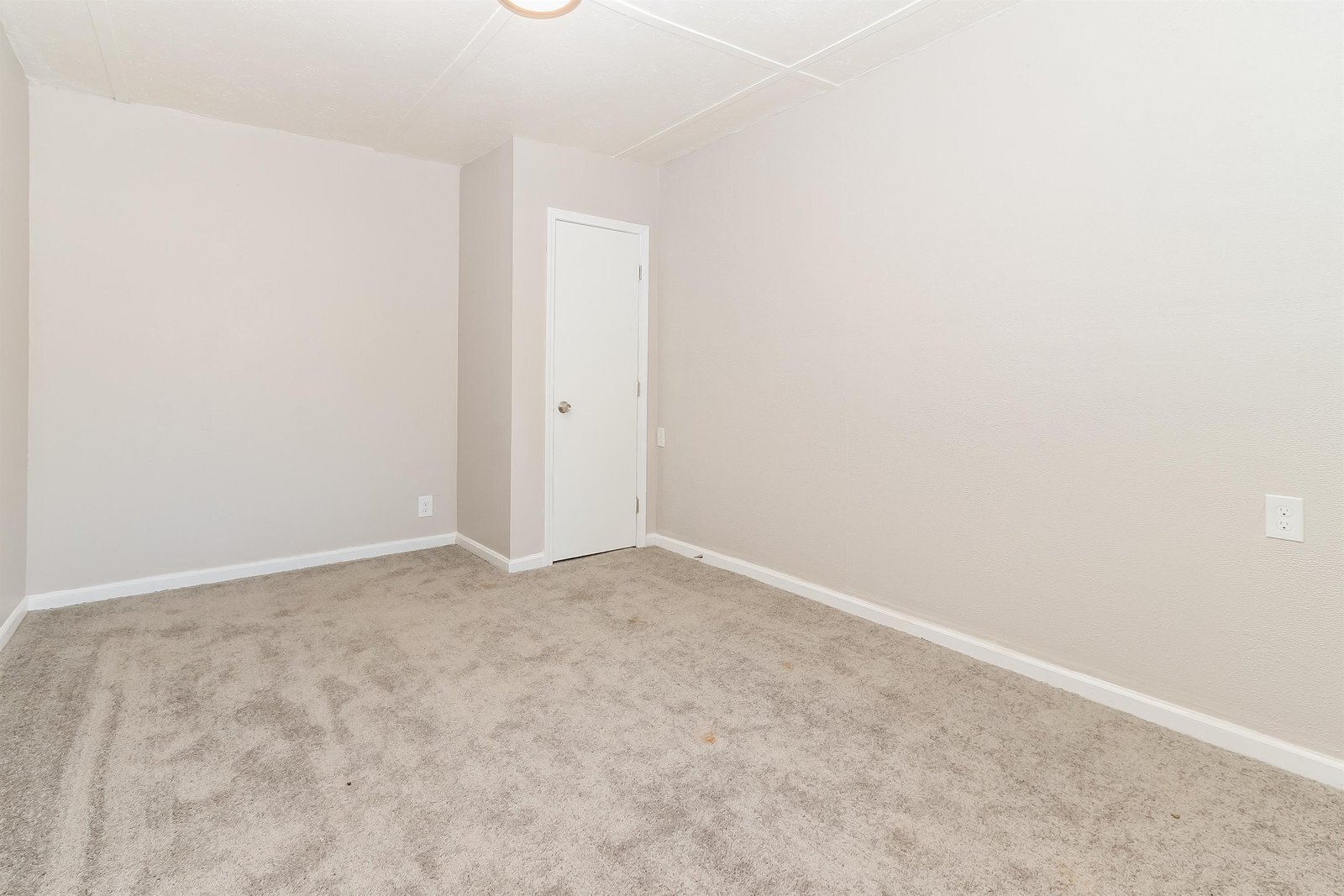 Building Photo - 7116 Nathan Hale Way