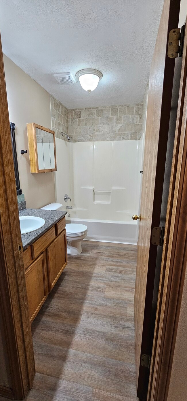 Building Photo - 8660 Brookside Cir