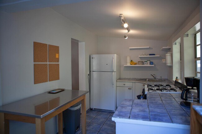 Building Photo - 419 43rd St