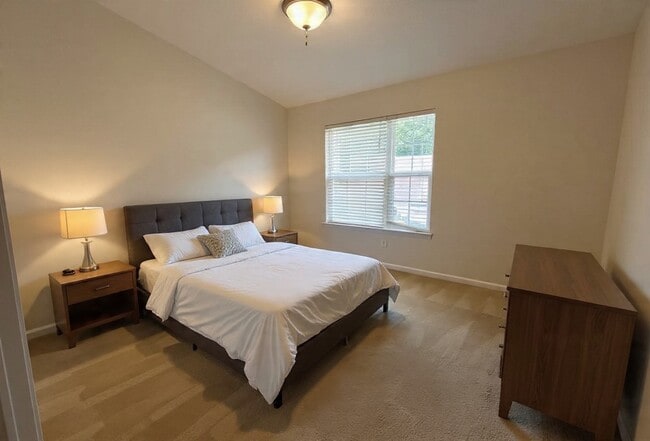 Building Photo - 6941 Rogers Point