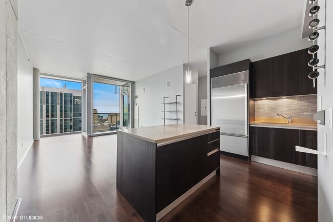 Building Photo - 600 N Fairbanks Ct