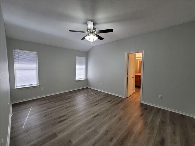 Building Photo - 3 BR/2BA | Single Family Home with large lot | 2-Car Garage | Large fenced backyard