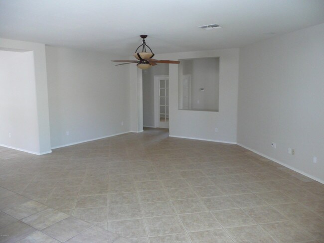 Building Photo - 1302 E Beth Dr