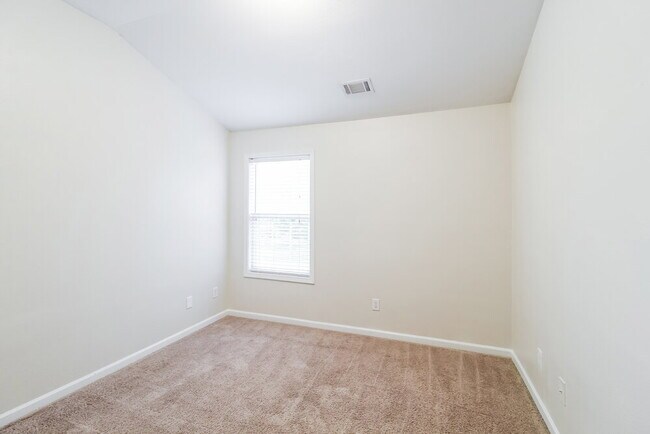 Building Photo - 6593 Silk Tree Pointe