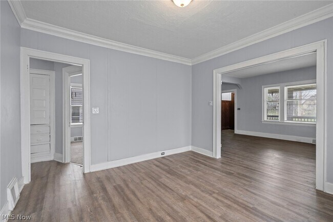 Building Photo - 3455 E 121st St