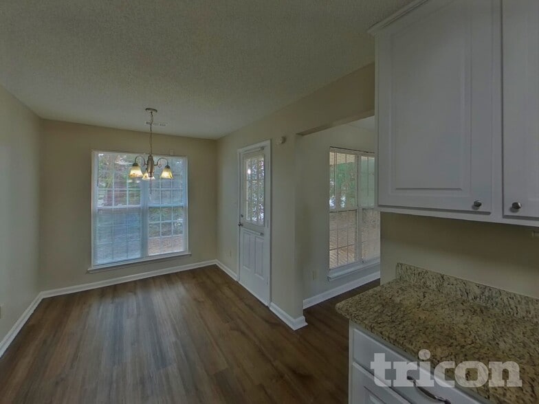 Building Photo - 4875 Larkspur Ln