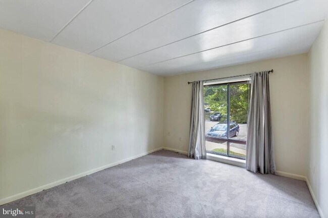 Building Photo - 114 Roberts Ln