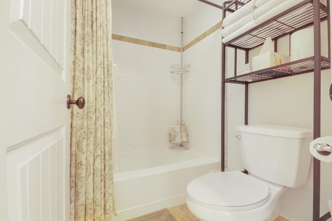 Building Photo - 403 Deerpath W