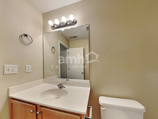 Building Photo - 819 Caledon Dr