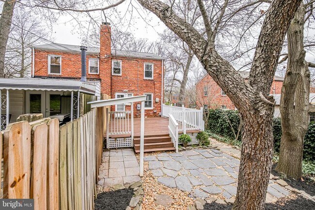 Building Photo - 5809 Mt Vernon Dr