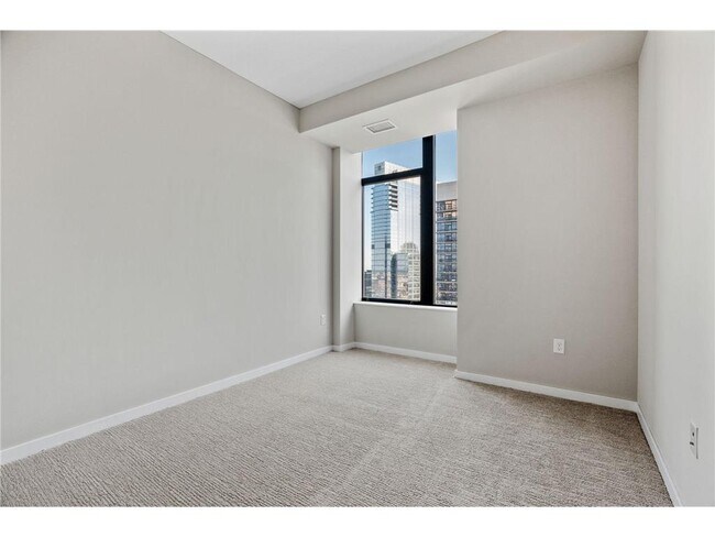 Building Photo - 465 Nicollet Mall