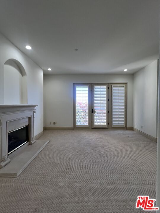 Building Photo - 137 S Spalding Dr