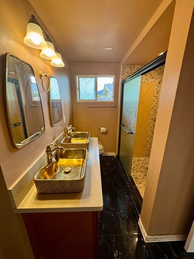 Building Photo - Rarely available 4 bed, 3 bath w/ a pool i...