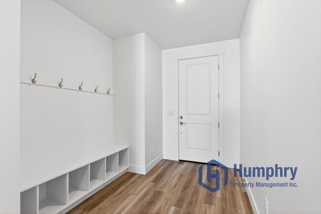 Building Photo - Beautiful home minutes from Costco