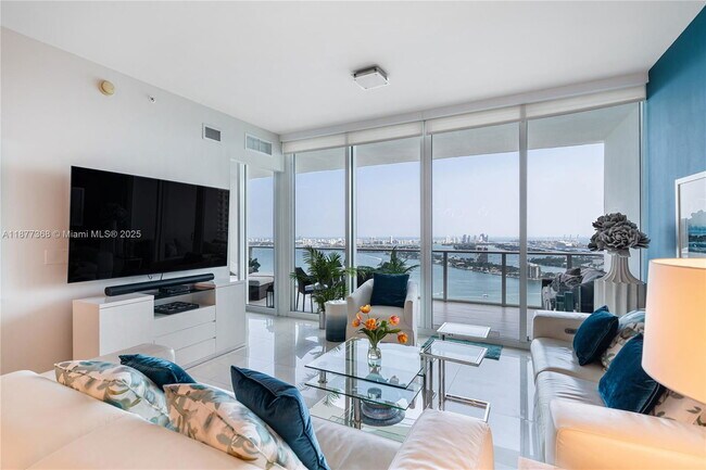 Building Photo - 2020 N Bayshore Dr