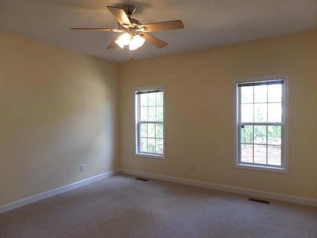 Building Photo - 10 Sawmill Rd W