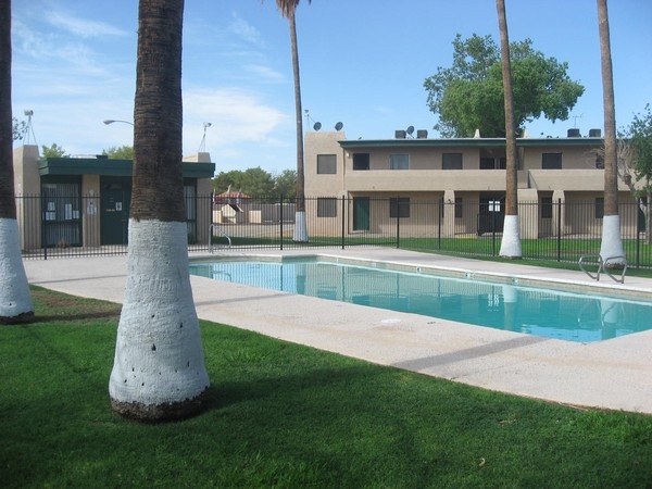 Primary Photo - Palm View Apartments