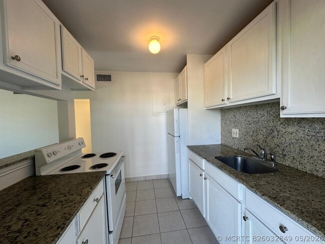 Building Photo - 817 Lighthouse Dr