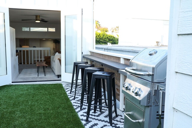 Building Photo - 1773 Torrance St