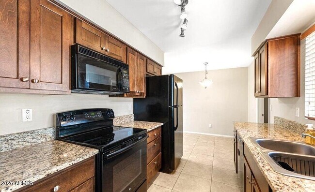 Building Photo - 1702 E Gaylon Dr