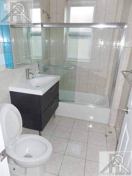 Building Photo - 73 Thatcher St