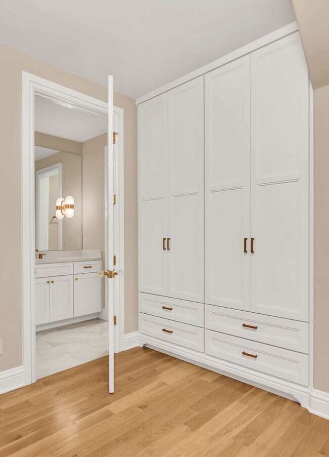 Building Photo - Franklin Gem Walking Distance to Downtown!