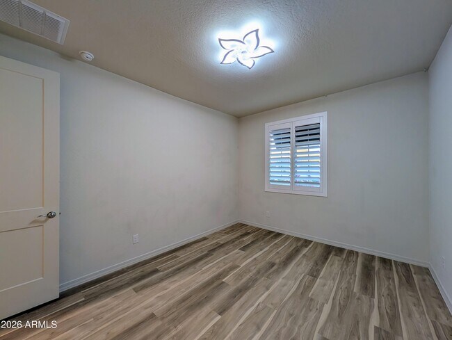 Building Photo - 5902 N 86th Dr