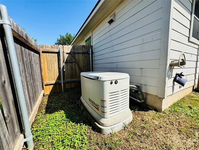 Building Photo - 8420 Twiggy Ln
