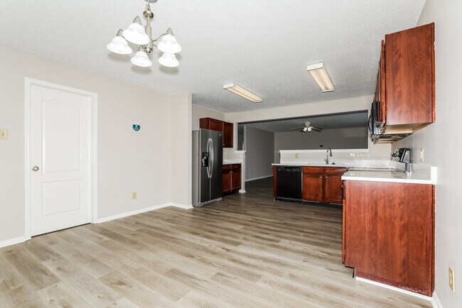 Building Photo - 2250 Cedarmill Dr