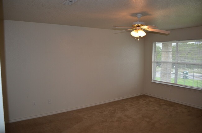 Building Photo - 326 N 10th St