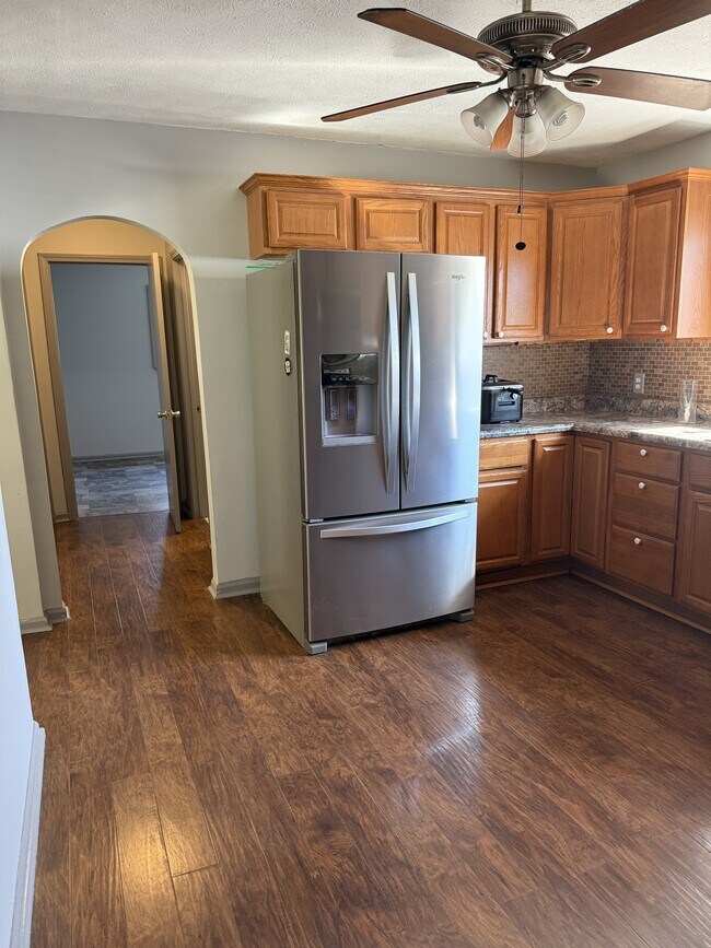 Building Photo - 602 Mitchell Dr