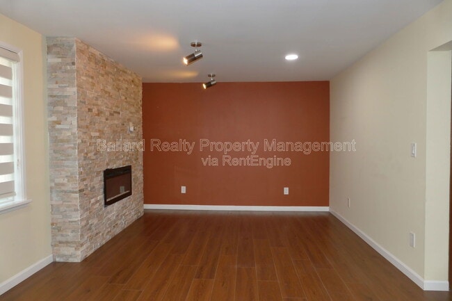 Building Photo - 2127 N 160th St