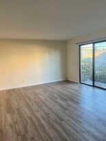 Building Photo - 1759 N Mariposa Ave