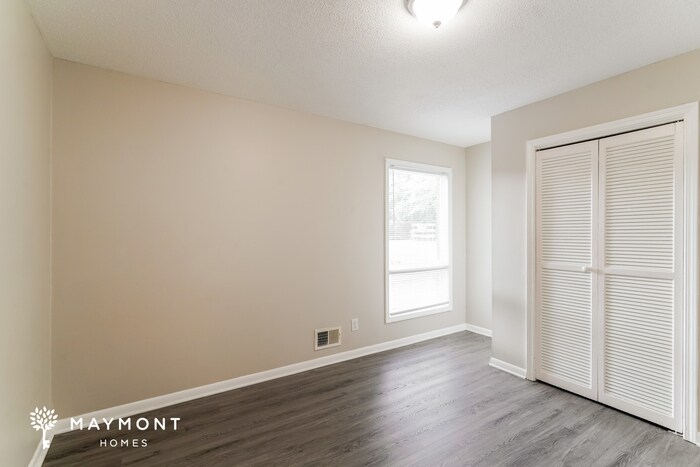 Building Photo - 2324 Old Field Rd