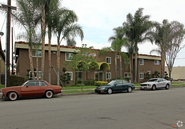 Cedar Group Apartments Primary Photo - Cedar Group Apartments