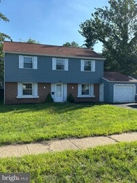 Building Photo - 10 Pensdale Ln