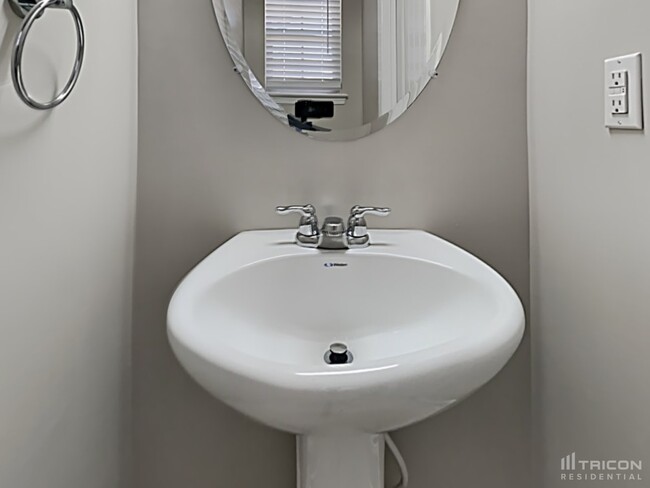 Building Photo - 5146 Summersun Dr