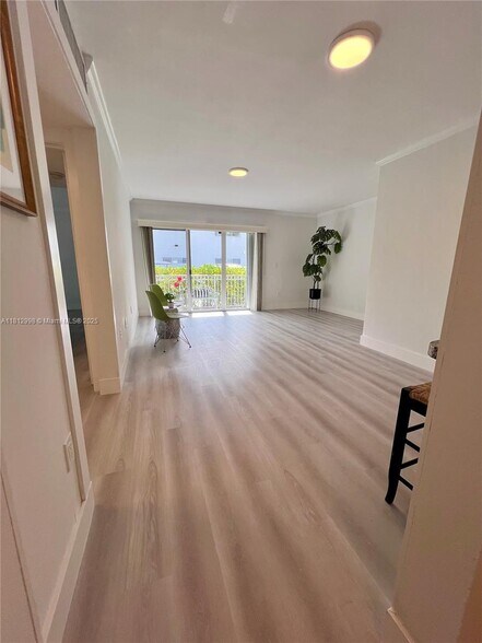 Primary Photo - 290 Sunrise Dr