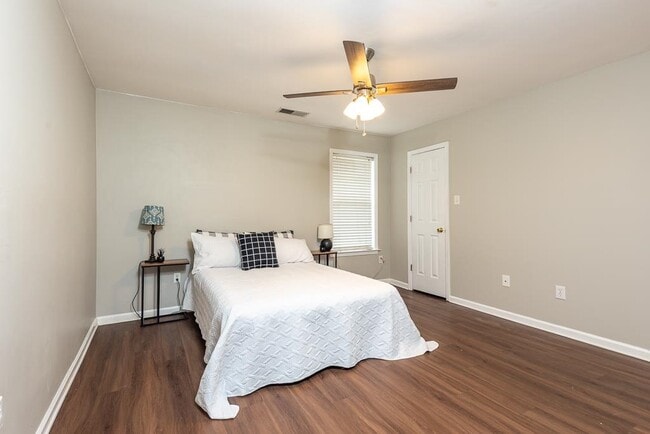 Building Photo - 3418 Broadway St