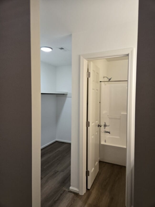 Building Photo - 3703 Southborough Rd