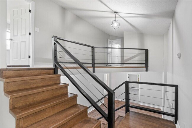 Building Photo - 1844 Brier Ln