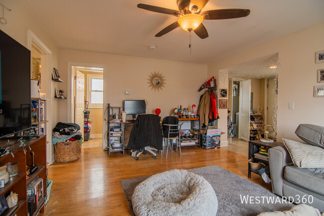 Building Photo - 1623 W Huron-3R