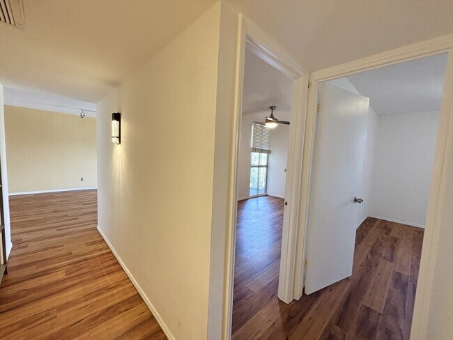 Building Photo - 710 E 200 S