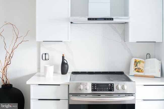 Building Photo - 2611 E Boston St