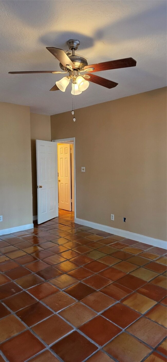 Building Photo - 14810 Charlmont Dr