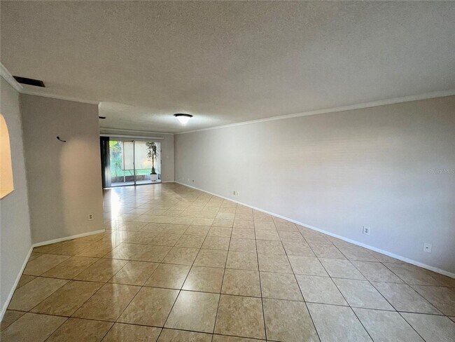 Building Photo - 4/2.5 Condo with beautifully updated kitchen, in Sarasota, location is Ideal!!