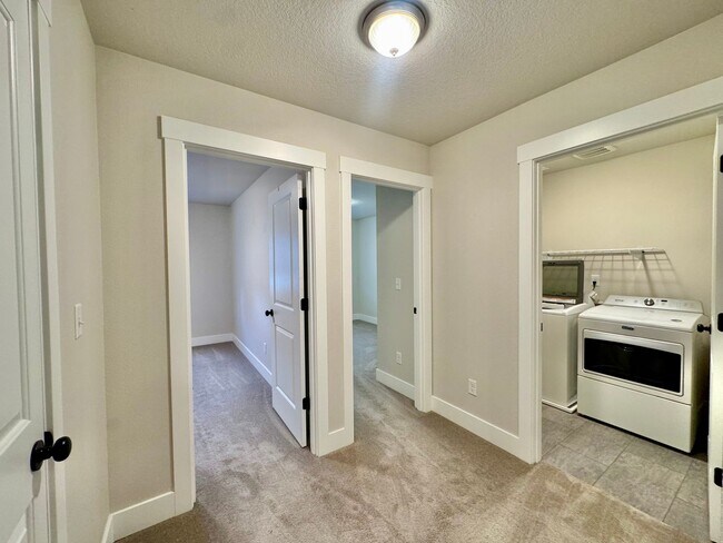 Building Photo - What Beauty! Live with serenity ~ Short distance to the heart of hazel Dell