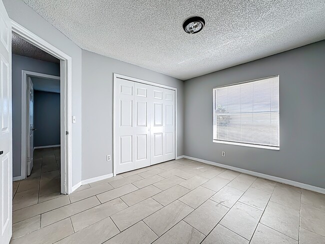 Building Photo - Spacious 4-Bedroom Retreat with 2 Baths in Brandon - 2103 Sq. Ft. of Comfort Awaits!