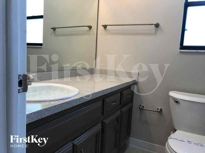 Building Photo - 2462 Ridgecrest Ave